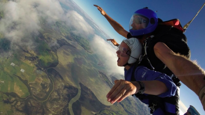 Are you looking for an adrenaline-pumping experience that will truly transform your reality? Look no further than the 18,000ft Skydive in Auckland, New Zealand!

